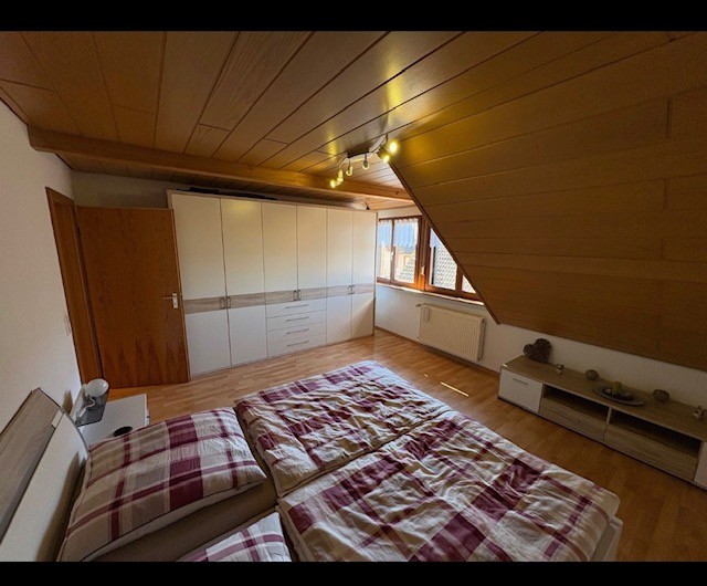 Schlafzimmer mit Schrankwand
